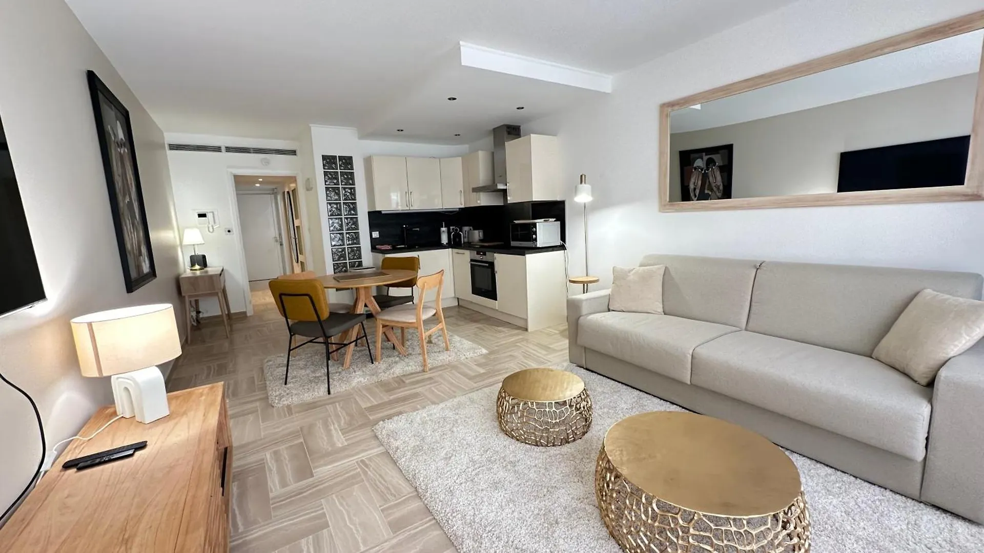 Gray D'Albion Cannes Croisette, Appartement 4 Personnes 0*,  France